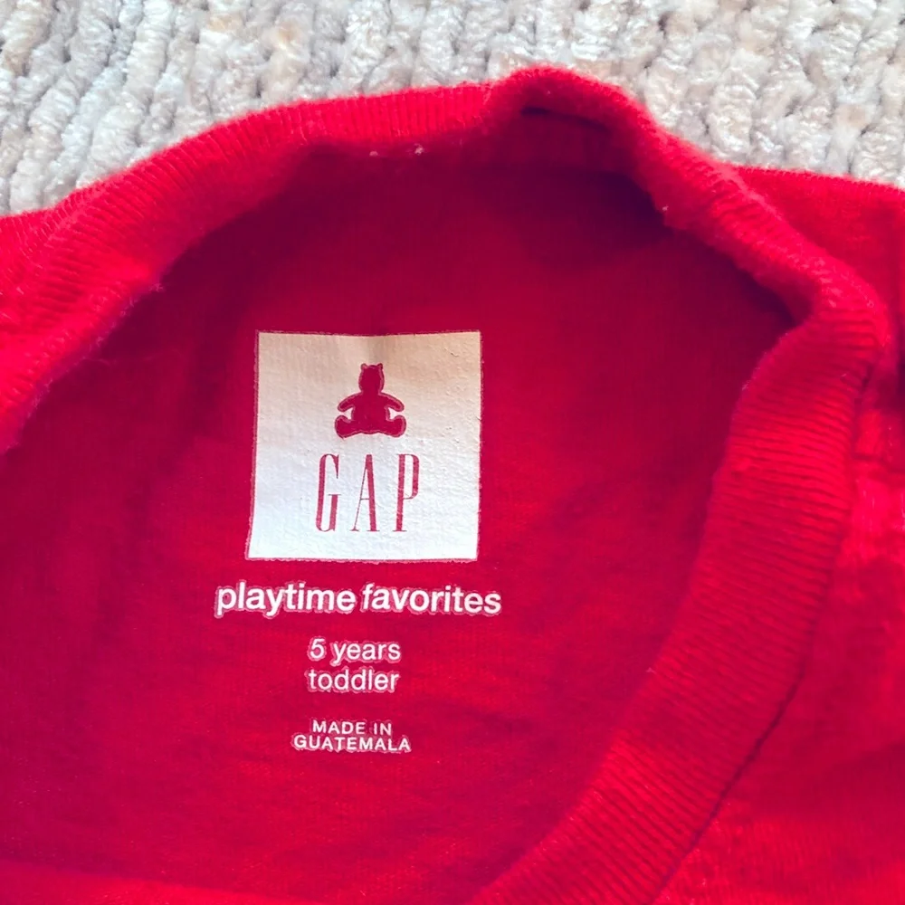 GAP classic red